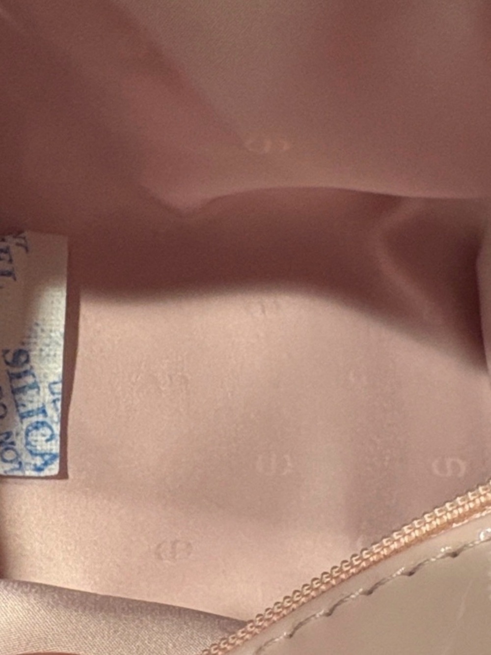 Dior Pink Glossy Embossed CD Cosmetic Case 2026 - NWT/NIB - Picture 3 of 7
